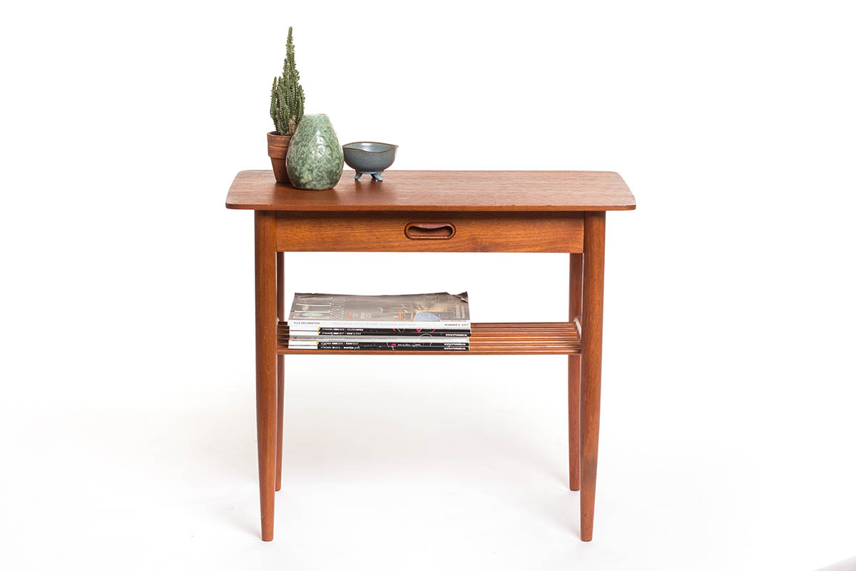 Blozend vos Smeren Vintage Danish teak sidetable with drawer and magazine tray (sold) - Vintage  Furniture Base