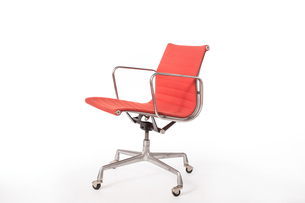 Eames EA 117 desk chair sold) - Vintage Furniture Base